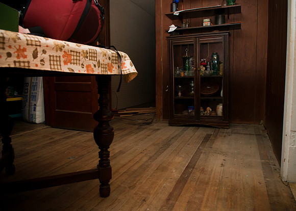 look at the hardwoods we found under the linoleum!
